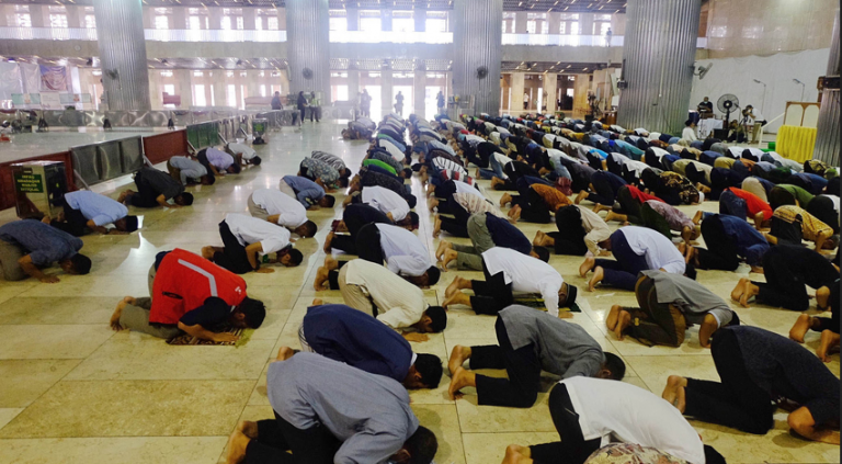 PENYELENGGARAAN SHALAT JUM’AT DAN JAMAAH UNTUK MENCEGAH PENULARAN WABAH COVID-19