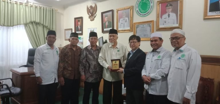 Majelis Ulama Indonesia Provinsi Sumatera Utara Terima Kunjungan Konjen Singapura DR. Edmund Chia