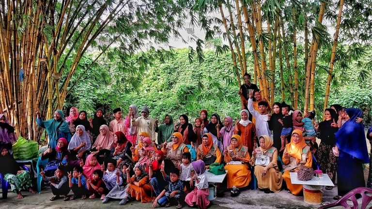 Momentum Asyura BidkomSosben MUI SU Berbagi Kepada Dhuafa dan Yatim