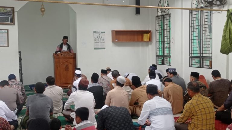 Penceramah Dr. H. Syamsul Bahri Membahas Pentingnya Amanah dalam Khutbah Salat Jumat di Masjid Ar Rahmah