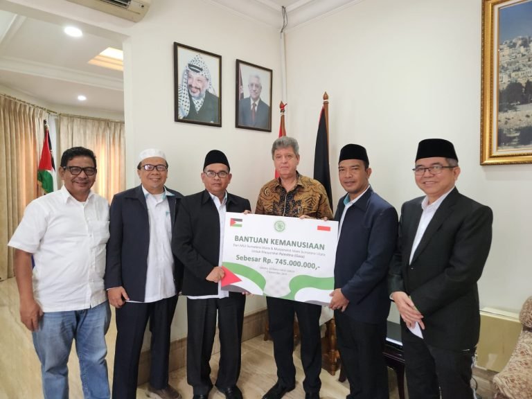 Duta Besar Palestina Terharu Terima Bantuan Kemanusiaan dari MUI Sumatera Utara