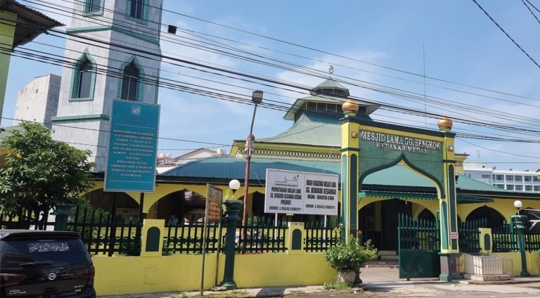 MASJID LAMA GANG BENGKOK ANTARA PADUAN ARSITEKTUR DAN KERUKUNAN UMAT BERAGAMA