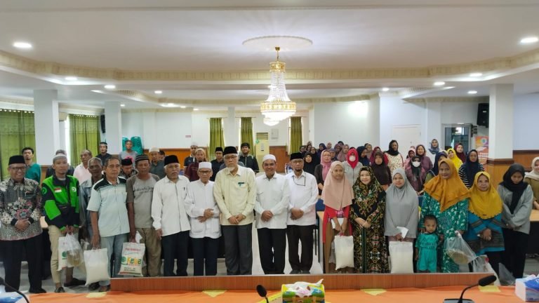 Menebar Kebaikan di Bulan Ramadan: UPZ MUI Sumut Salurkan Sembako dan Uang Tunai