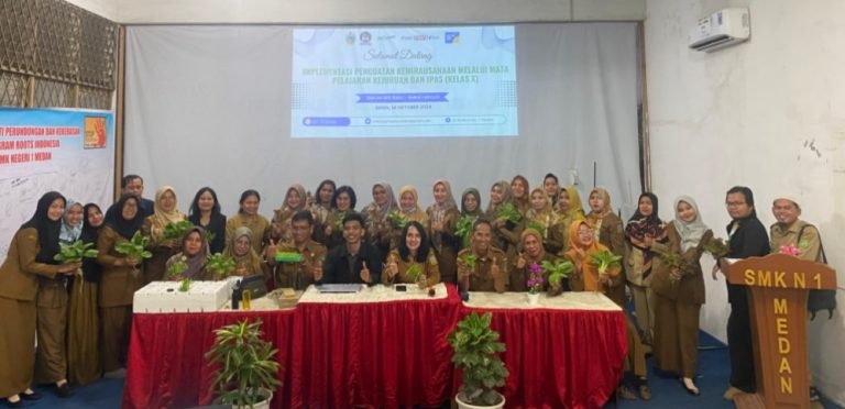 Manejer Urban Farm P2WP MUI Sumut  Narasumber Workshop Kewirausahaan di SMK Negeri 1 Medan