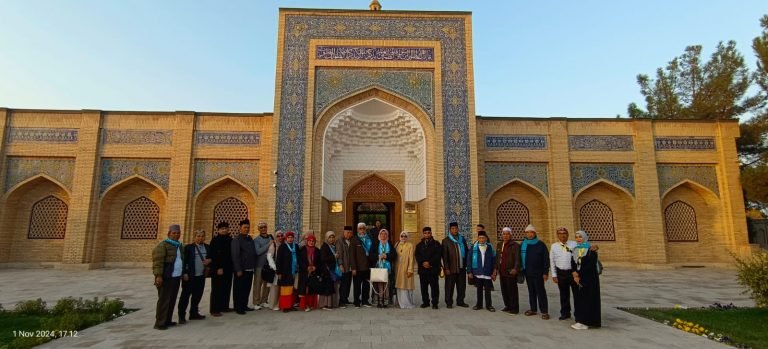 Menghormati Warisan Sufi, Delegasi MUI Sumut Ziarah ke Makam Sayyid Amir Kulol di Uzbekistan