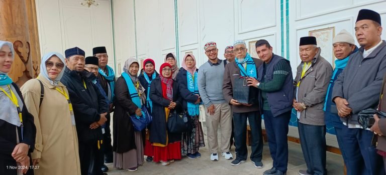 “Ziarah Spiritual MUI Sumut di Makam Syekh Bahauddin Naqsyabandi: MUI Sumut dapat bingkisan Khusus”