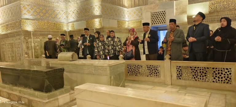 Rombongan MUI Sumut Ziarah ke Makam Amir Timur di Samarkand