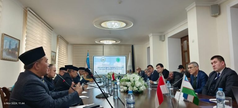 Prof. M. Jamil Sampaikan Keharmonisan dan Perkembangan Islam di Indonesia di International Islamic Academy of Uzbekistan
