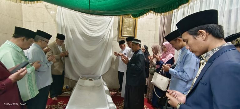 MUI Sumut Bertakziah ke Rumah Duka Dr. Ramlan Yusuf Rangkuti, MA