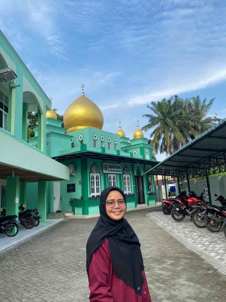 Kajian Literature dalam Relevansi Penerapan Hukum Haid di Kehidupan Modern Oleh: Rezkia Zahara Lubis Alumni PTKUP MUI Sumut