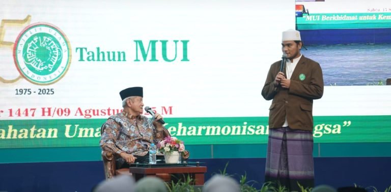 Mahasiswa PTKU MUI Sumut Jawab Pertanyaan Bijak Buya Anwar Abbas dalam Pengajian Akbar Milad 50 Tahun MUI