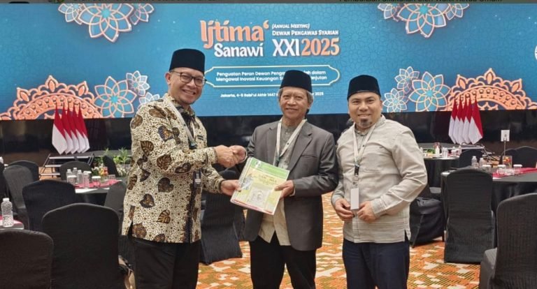 DSN MUI Sumatera Utara Serahkan Laporan Kegiatan kepada Ketua BPH DSN MUI di Ijtima’ Sanawi XXI 2025