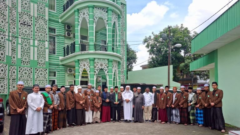 Syekh Muhammad Abdul Hay Uwainah dari Al-Azhar Mesir Hadir dalam Seminar Internasional PTKU MUI Sumut
