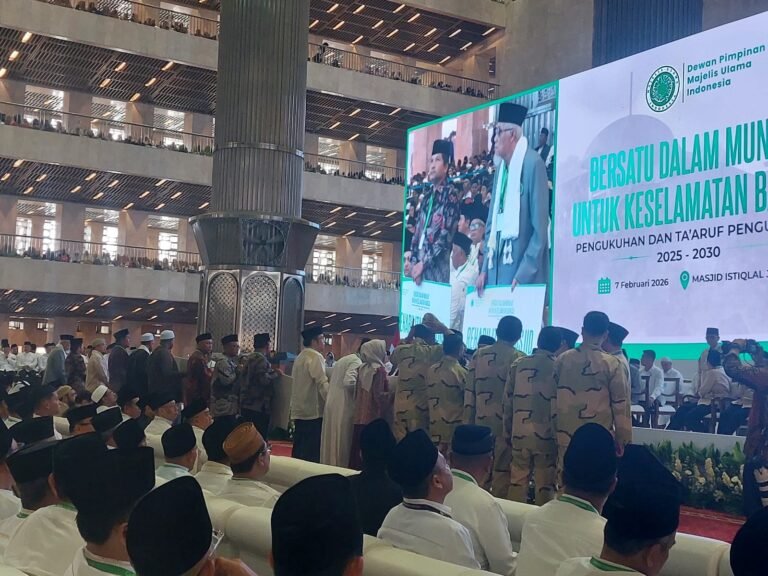 Ketua Umum MUI Sumut Hadiri Pengukuhan MUI Pusat, Terima Simbolis Bantuan Rehabilitasi untuk Korban Bencana Sumatera