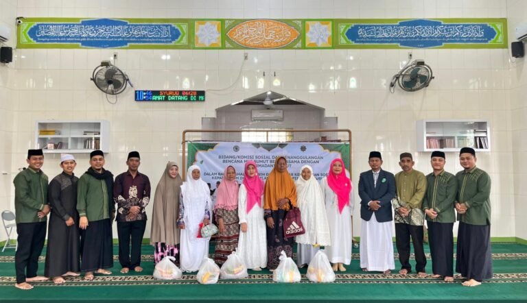 Bidang/Komisi Sosben MUI Sumut Menebar Kepedulian Sosial bagi 100 Paket Sembako untuk Kaum Dhuafa’, Penggali Kubur, dan Bilal Jenazah