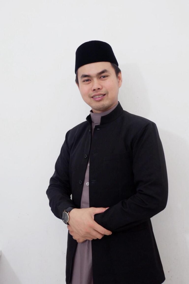IDULADHA: TELADAN NABI IBRAHIM DALAM KEYAKINAN, KETAATAN DAN KEADABAN SEBAGAI WUJUD PENGHAMBAAN KEPADA ALLAH Oleh IRVAN MANGUNSONG, M.Pd Anggota Komisi Penelitian MUI SU; Alumni PTKU MUI SU